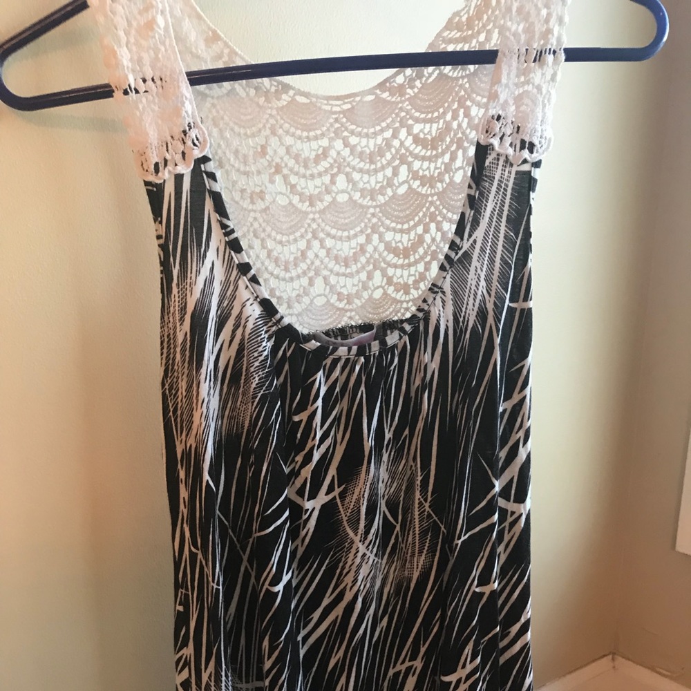 Sleeveless top ! Barely worn